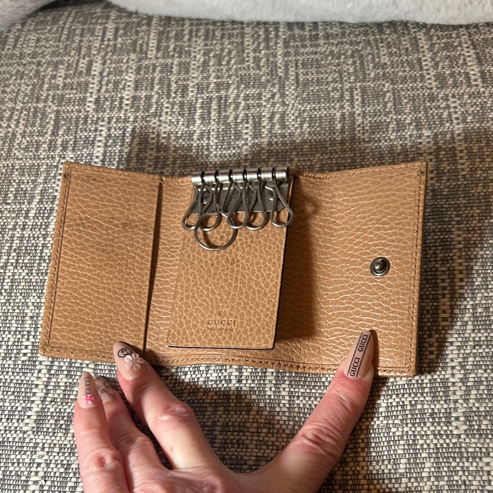 371. Gucci GG Marmont Leather Key Case - Picture 6 of 8